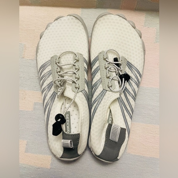 Water shoes - Picture 1 of 4